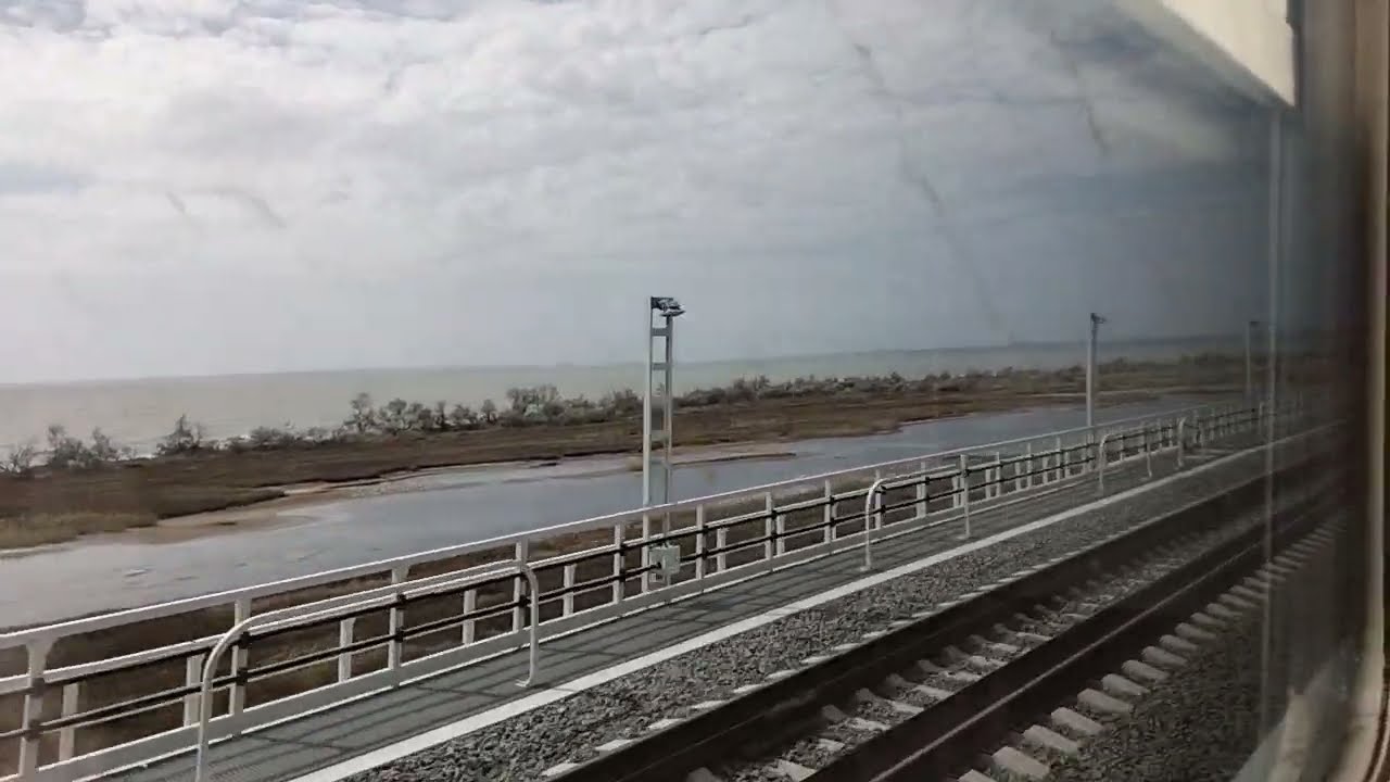 Крымский мост из окна поезда Крымский мост из окна поезда